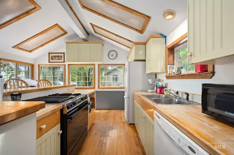 Kitchen - 448 Rocky Point Loop Rd, Plummer, ID 83851 photo 1 of 2