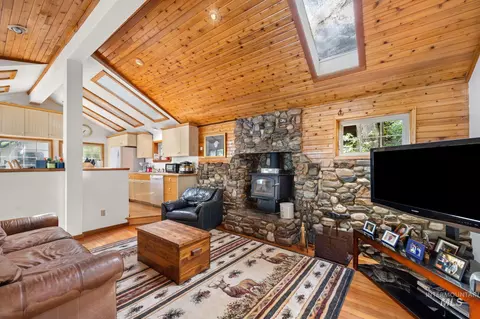 Living - 448 Rocky Point Loop Rd, Plummer, ID 83851 photo 2 of 4