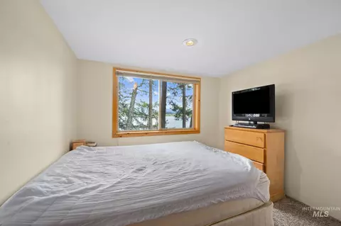 Bedroom - 448 Rocky Point Loop Rd, Plummer, ID 83851 photo 2 of 6