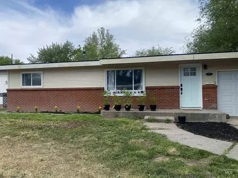 411 Chestnut, Mountain Home, ID 83647