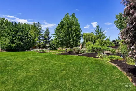 Exterior - 882 W Steeple View Dr, Eagle, ID 83616 photo 9 of 17