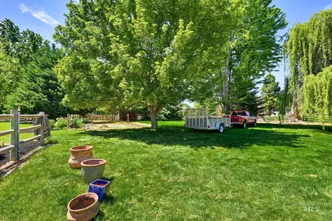 Exterior - 882 W Steeple View Dr, Eagle, ID 83616 photo 14 of 17