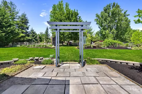 Exterior - 882 W Steeple View Dr, Eagle, ID 83616 photo 7 of 17