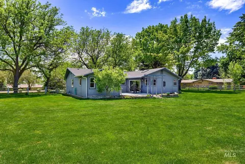 Exterior - 882 W Steeple View Dr, Eagle, ID 83616 photo 11 of 17