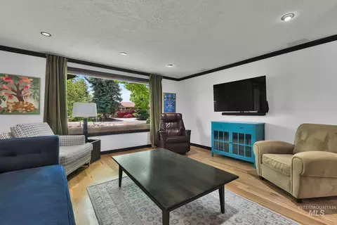 Living - 882 W Steeple View Dr, Eagle, ID 83616 photo 1 of 3