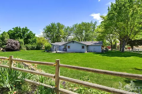 Exterior - 882 W Steeple View Dr, Eagle, ID 83616 photo 16 of 17