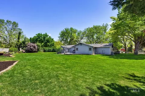 Exterior - 882 W Steeple View Dr, Eagle, ID 83616 photo 12 of 17