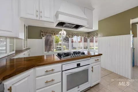 Kitchen - 813 7th, Rupert, ID 83350 photo 4 of 6