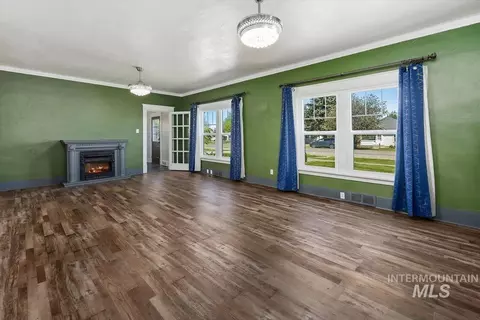 Living - 813 7th, Rupert, ID 83350 photo 3 of 6