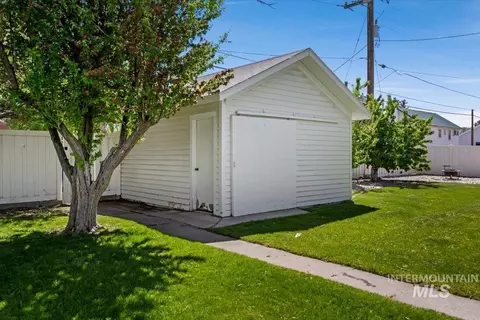 Exterior - 813 7th, Rupert, ID 83350 photo 5 of 7