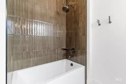 Bath - 2425 W Rustic Frg, Eagle, ID 83616 photo 6 of 7