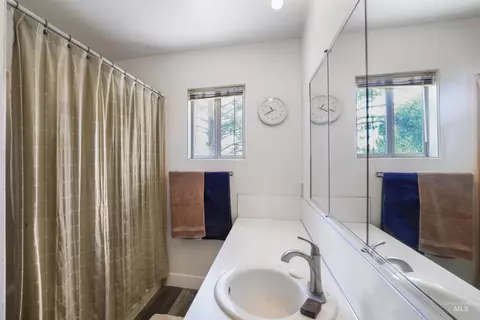 Bath - 3685 N 2600 E, Twin Falls, ID 83301 photo 3 of 4