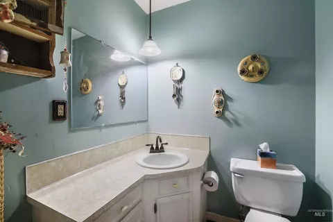 Bath - 3685 N 2600 E, Twin Falls, ID 83301 photo 2 of 4