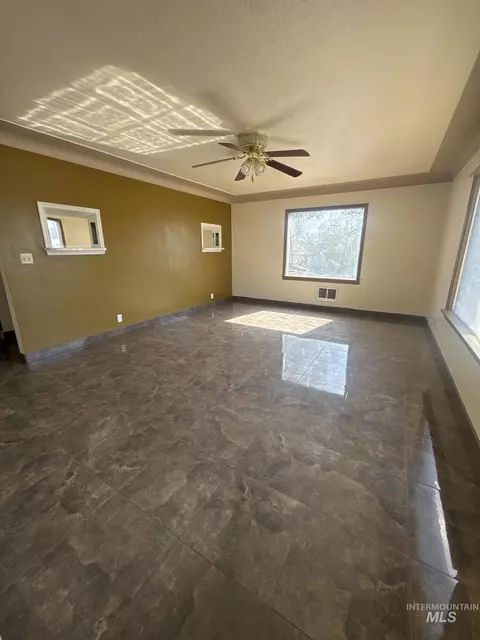 Living - 370 E 27th St, Burley, ID 83318 photo 2 of 2