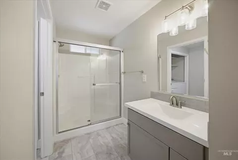 Bath - 433 W W State St, Eagle, ID 83616 photo 2 of 2