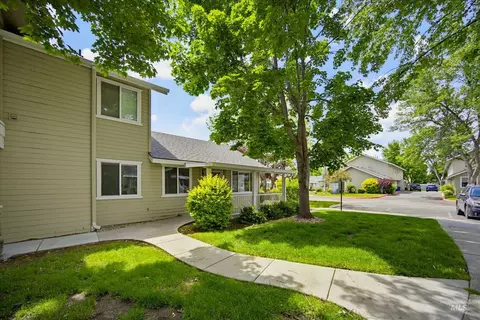 Exterior - 433 W W State St, Eagle, ID 83616 photo 4 of 7