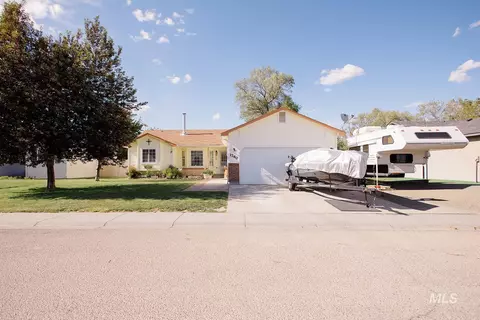 1760 Peregrine Dr, Mountain Home, ID 83647