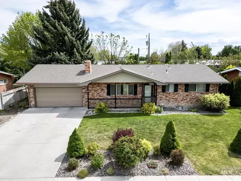 1053 E 18th St, Burley, ID 83318