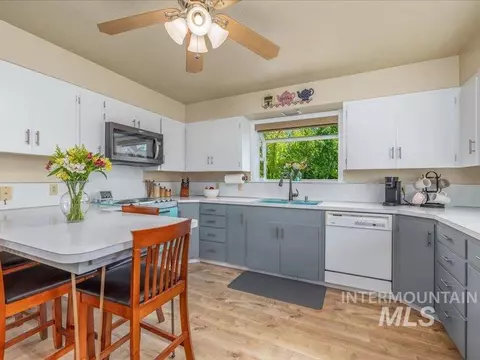 Kitchen - 966 N Edgewood Ln, Eagle, ID 83616 photo 2 of 3