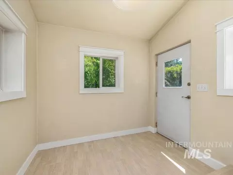 Entry Way - 966 N Edgewood Ln, Eagle, ID 83616 photo 2 of 2