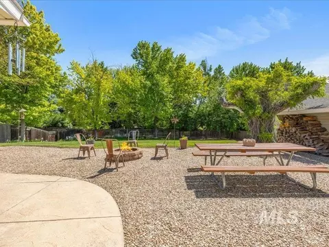 Exterior - 966 N Edgewood Ln, Eagle, ID 83616 photo 8 of 9