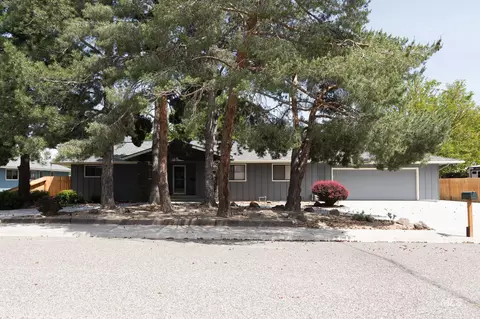 282 NW 16th St, Ontario, OR 97914