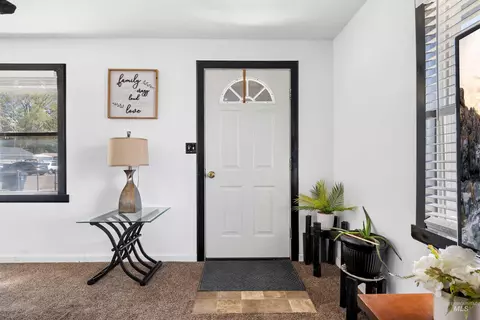 Entry Way - 102 E 6th St, Rupert, ID 83350 photo 2 of 5