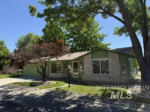 8372 W Willowcourt Dr, Garden City, ID 83714