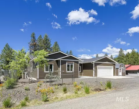 801 Washington St, Deary, ID 83823