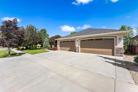Exterior - 6036 W Founders Dr, Eagle, ID 83616 photo 2 of 5