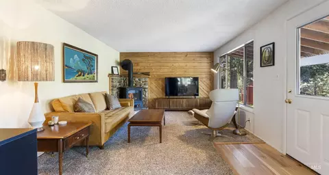 Living - 3 Laguna Pl, Cascade, ID 83611 photo 1 of 5