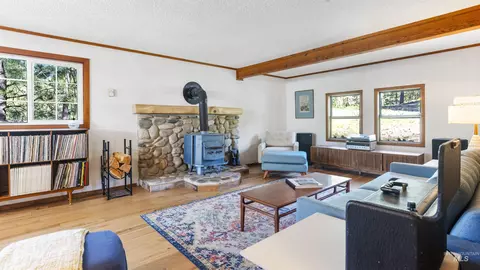 Living - 3 Laguna Pl, Cascade, ID 83611 photo 4 of 5