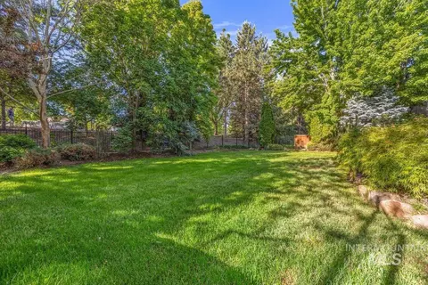 Exterior - 279 E Stonewater Ct, Eagle, ID 83616 photo 3 of 6