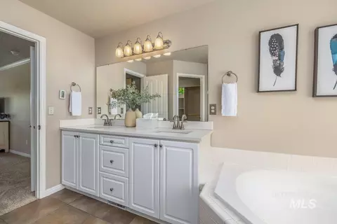 Bath - 279 E Stonewater Ct, Eagle, ID 83616 photo 1 of 5