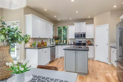 Kitchen - 279 E Stonewater Ct, Eagle, ID 83616 photo 1 of 5