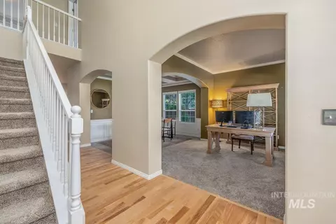 Entry Way - 279 E Stonewater Ct, Eagle, ID 83616 photo 2 of 4