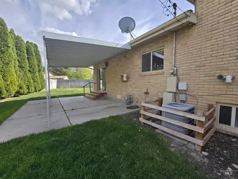 Exterior - 2863 Berkeley Dr, Burley, ID 83318 photo 5 of 8