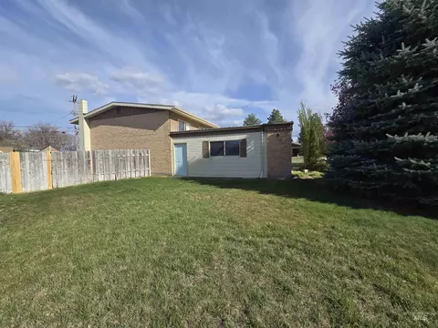 Exterior - 2863 Berkeley Dr, Burley, ID 83318 photo 4 of 8