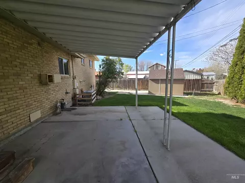 Exterior - 2863 Berkeley Dr, Burley, ID 83318 photo 2 of 8