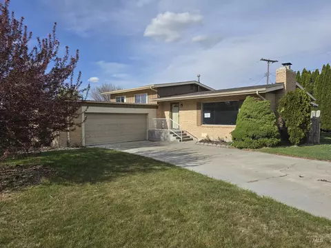 2863 Berkeley Dr, Burley, ID 83318