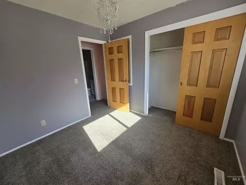 Bedroom - 2863 Berkeley Dr, Burley, ID 83318 photo 2 of 6