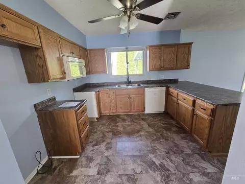 Kitchen - 2863 Berkeley Dr, Burley, ID 83318 photo 2 of 2