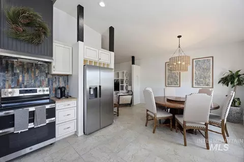 Dining - 2174 Hillcrest Dr, Twin Falls, ID 83301 photo 3 of 4