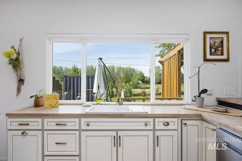 Kitchen - 2174 Hillcrest Dr, Twin Falls, ID 83301 photo 2 of 3