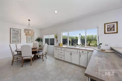 Dining - 2174 Hillcrest Dr, Twin Falls, ID 83301 photo 1 of 4