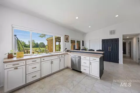 Kitchen - 2174 Hillcrest Dr, Twin Falls, ID 83301 photo 1 of 3