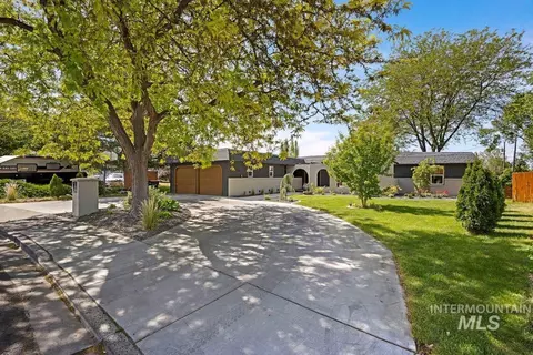 2174 Hillcrest Dr, Twin Falls, ID 83301