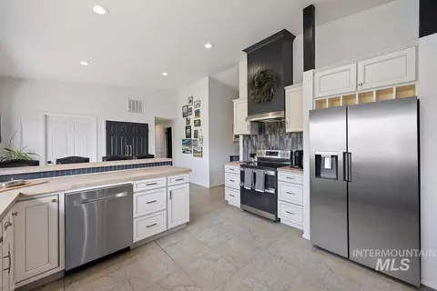 Kitchen - 2174 Hillcrest Dr, Twin Falls, ID 83301 photo 3 of 3