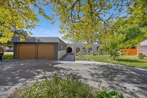 Exterior - 2174 Hillcrest Dr, Twin Falls, ID 83301 photo 2 of 11