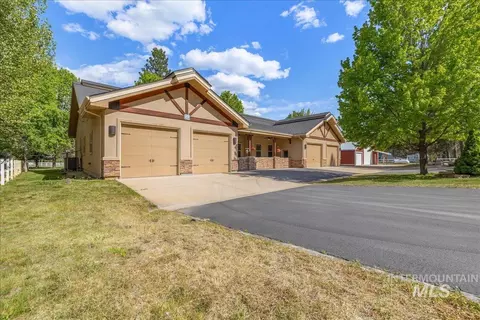 5 Middlefork Cir, Garden Valley, ID 83622